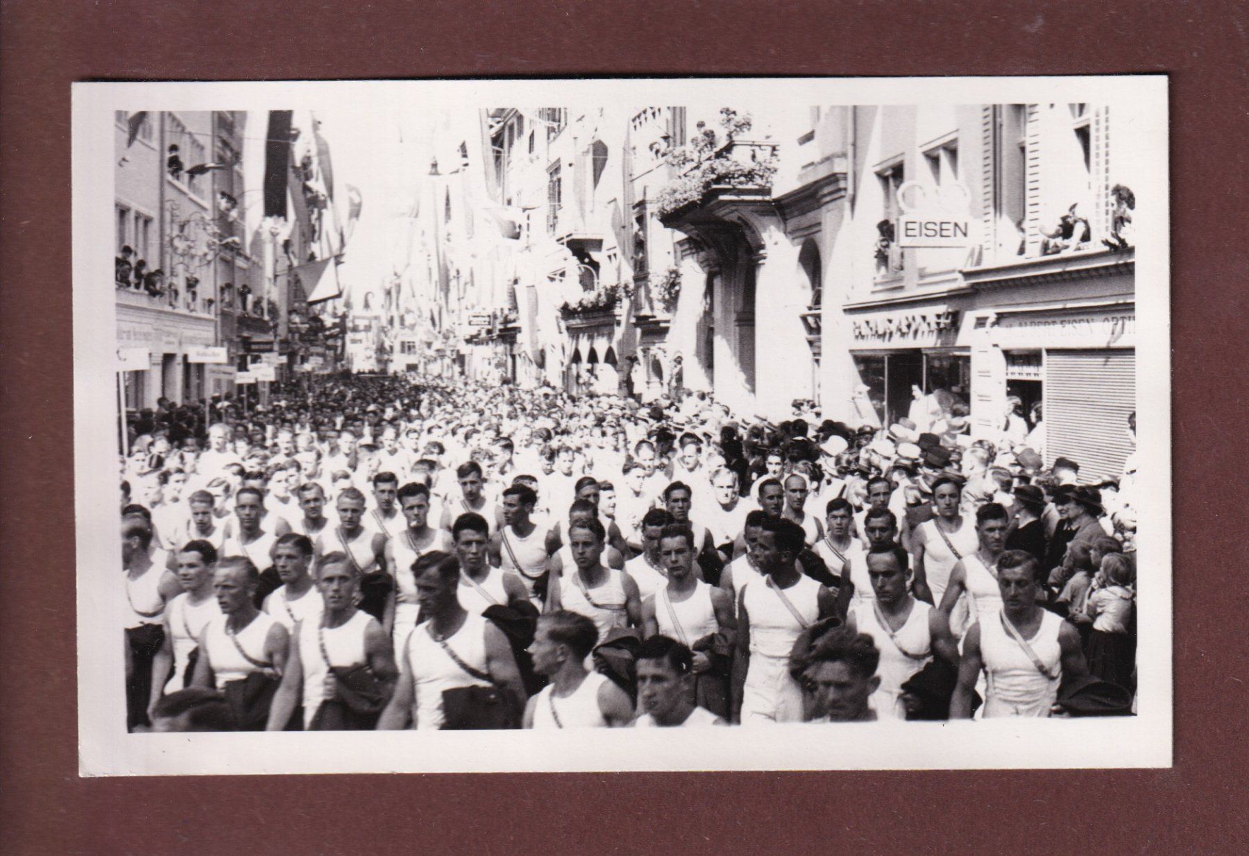 Cartoline postali: Photo - BASEL (?) - Gym – Usato da Pully venduto da nicecards