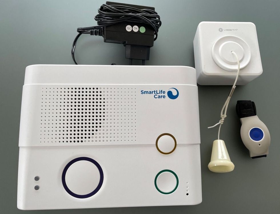 Notrufgerät GENIUS SmartLife Care für alleinlebende Senioren (Gebraucht ...
