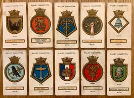 1925 - 10 ROYAL NAVY Sammelbilder Schiffe Abzeichen England