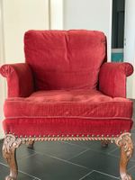 ZWEI stilvolle bordeauxrote Vintage-Sessel,