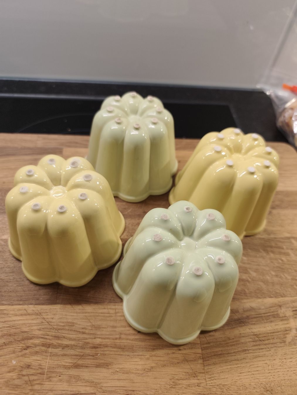 Rössler Teglie da forno: Rössler Puddingform gelb oder grün – Usato da Meinisberg venduto da Destiny1972