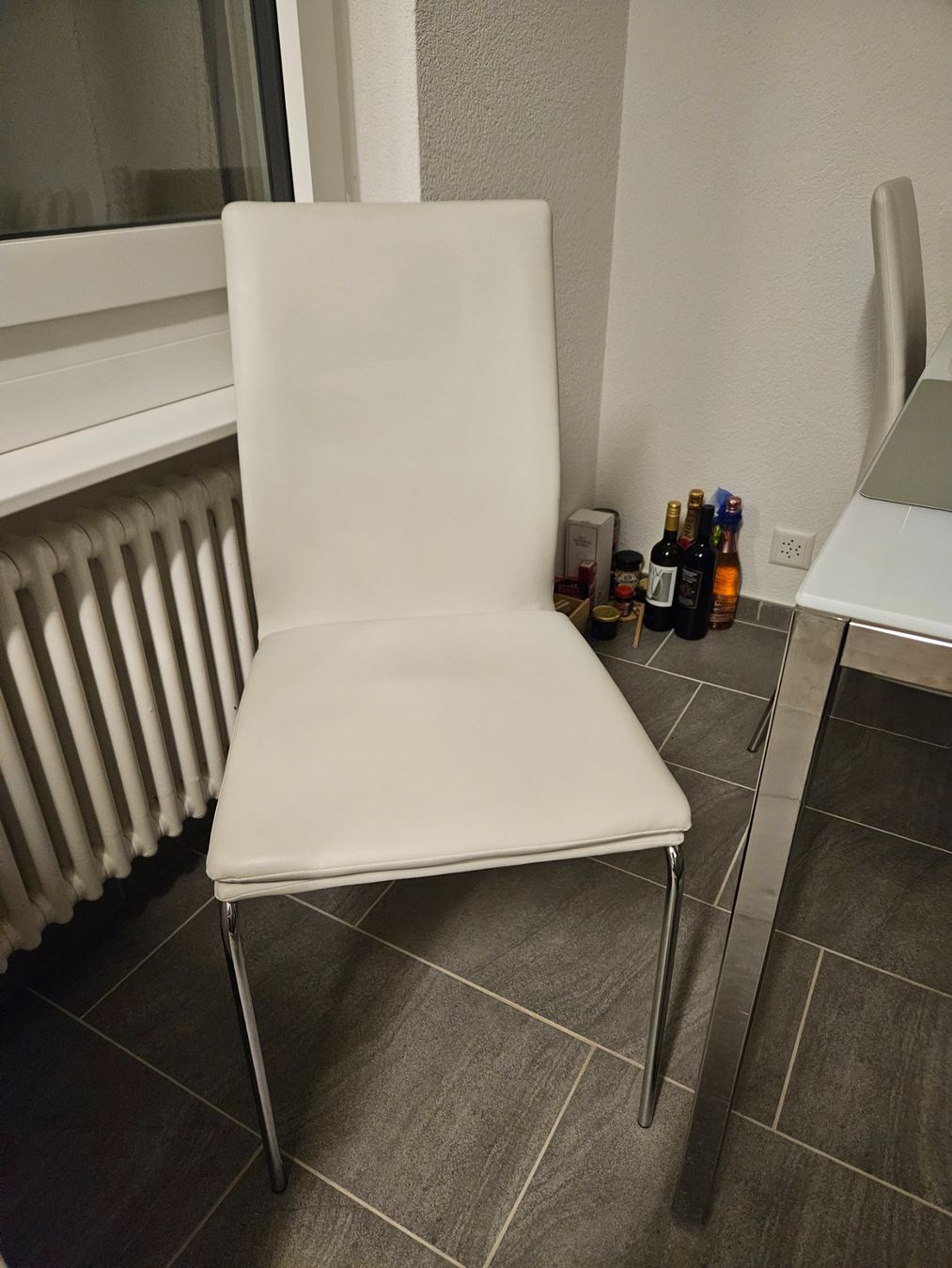 Sedie: 4 Stühle weiss aus Kunstleder – Usato da Uster venduto da isa_b8fq