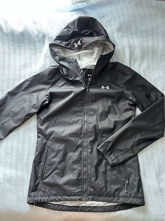 Giacche: k-way under armour noire  – Nuovo e nell'imballaggio originale da Le Lignon venduto da jm__k2lf