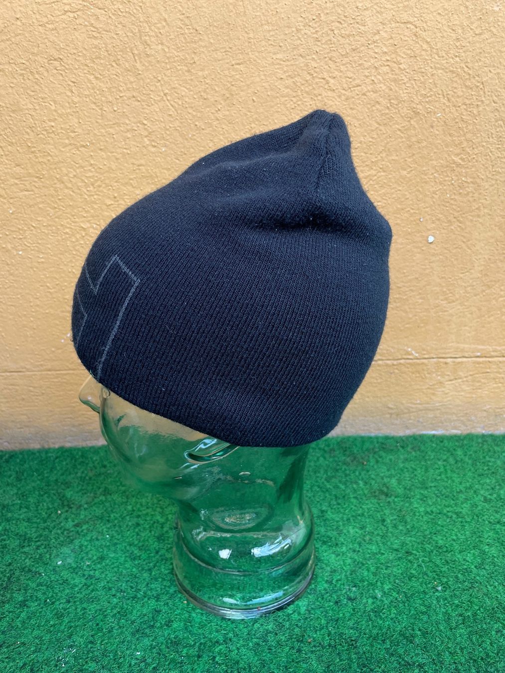Helly Hansen Copricapi, berretti & cappellini: Vintage Y2K Beanie Helly-Hansen – Usato da Zürich venduto da le_souk 1