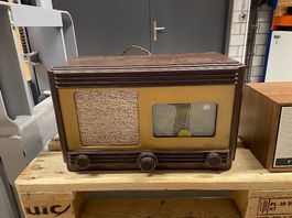 Antikes Schweizer Röhrenradio "Paillard"  1940er Art