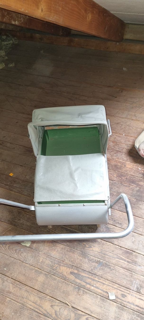 Carrozzine per bambole: Kinder- Puppenwagen antik – Usato da Ittigen venduto da Schaefli03 1