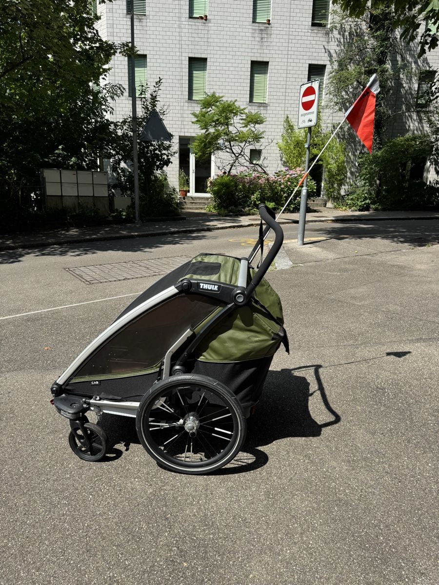 Thule Anhänger: Thule Chariot Cab 2 - bicycle trailer used – Gebraucht aus Zollikon von erismann_04 1