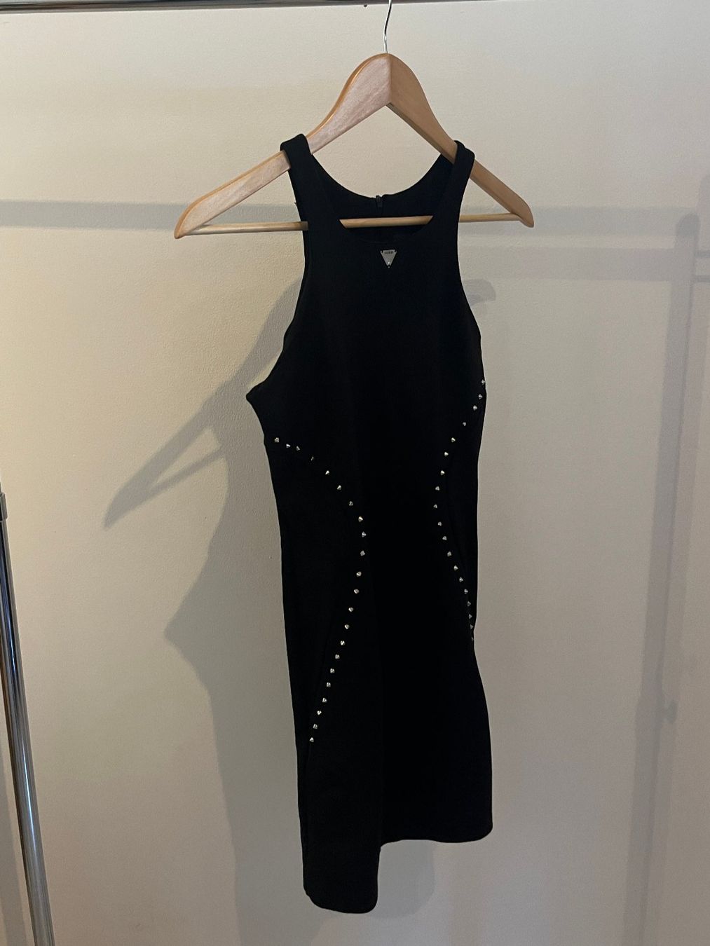 Guess Kleider: Robe noire, Guess – Gebraucht aus Savagnier von taianab 1