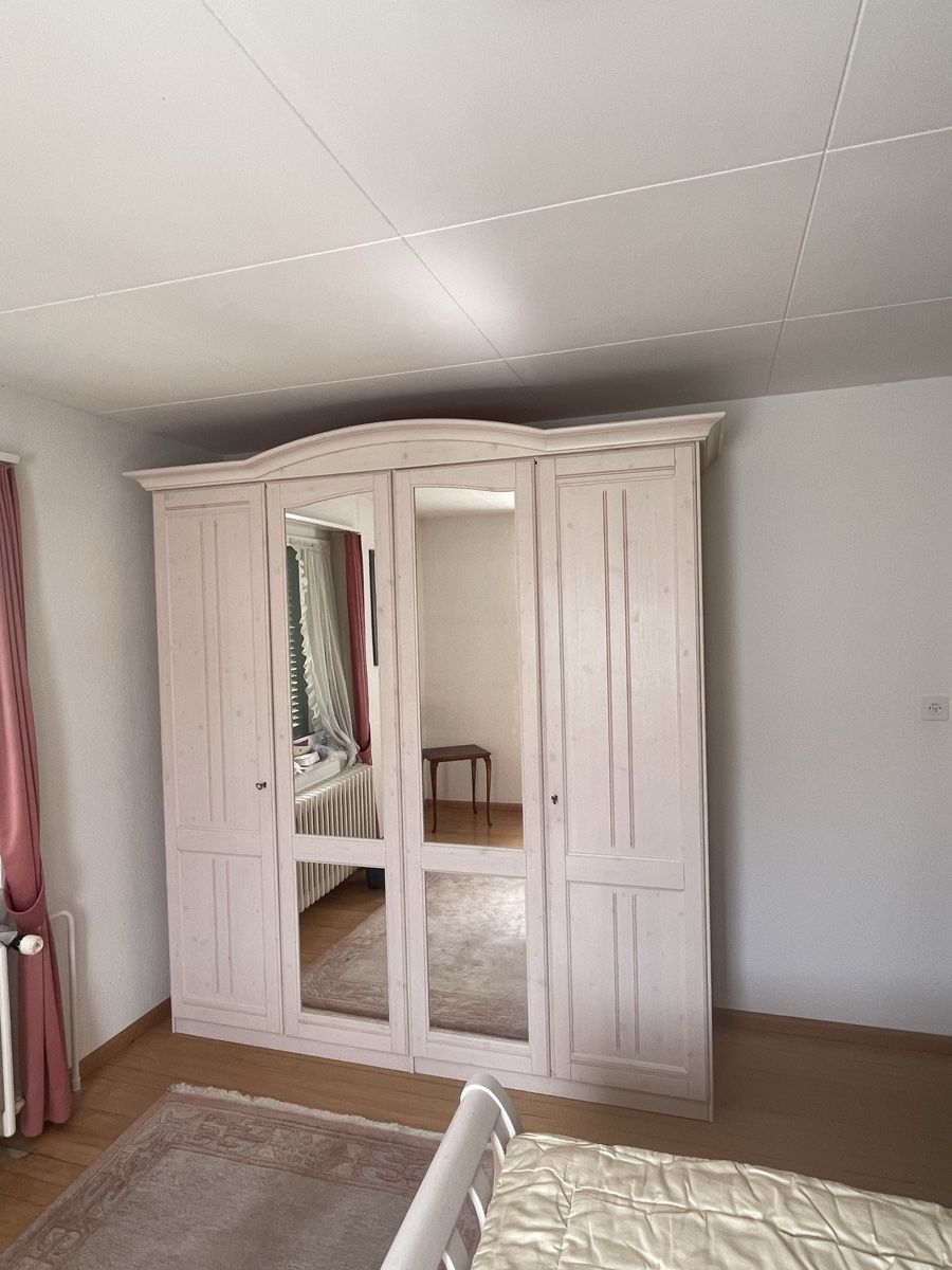 Armoires: Schrank weiss  – D'occasion à Seltisberg par Erdbi