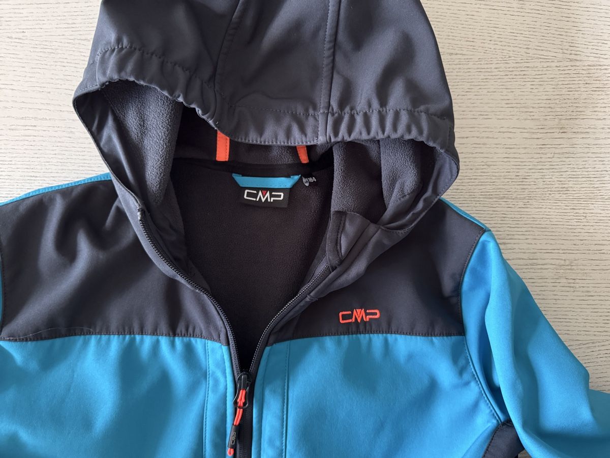 CMP Giacche & Cappotti: CMP Softshelljacke mit Kapuze blau schwarz Gr. 164 – Usato da Zürich venduto da Sunflower.15 7