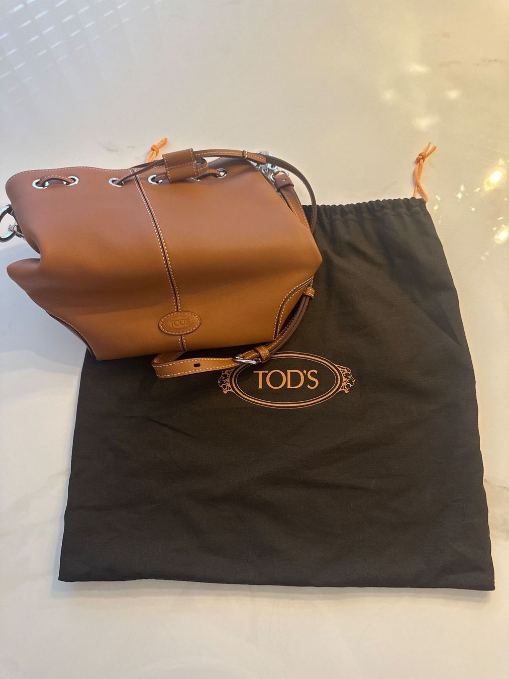 Tod'S Borse: Tod's Bucket / Beuteltasche aus Leder – Nuovo e nell'imballaggio originale da Dübendorf venduto da eld_5pbv 2