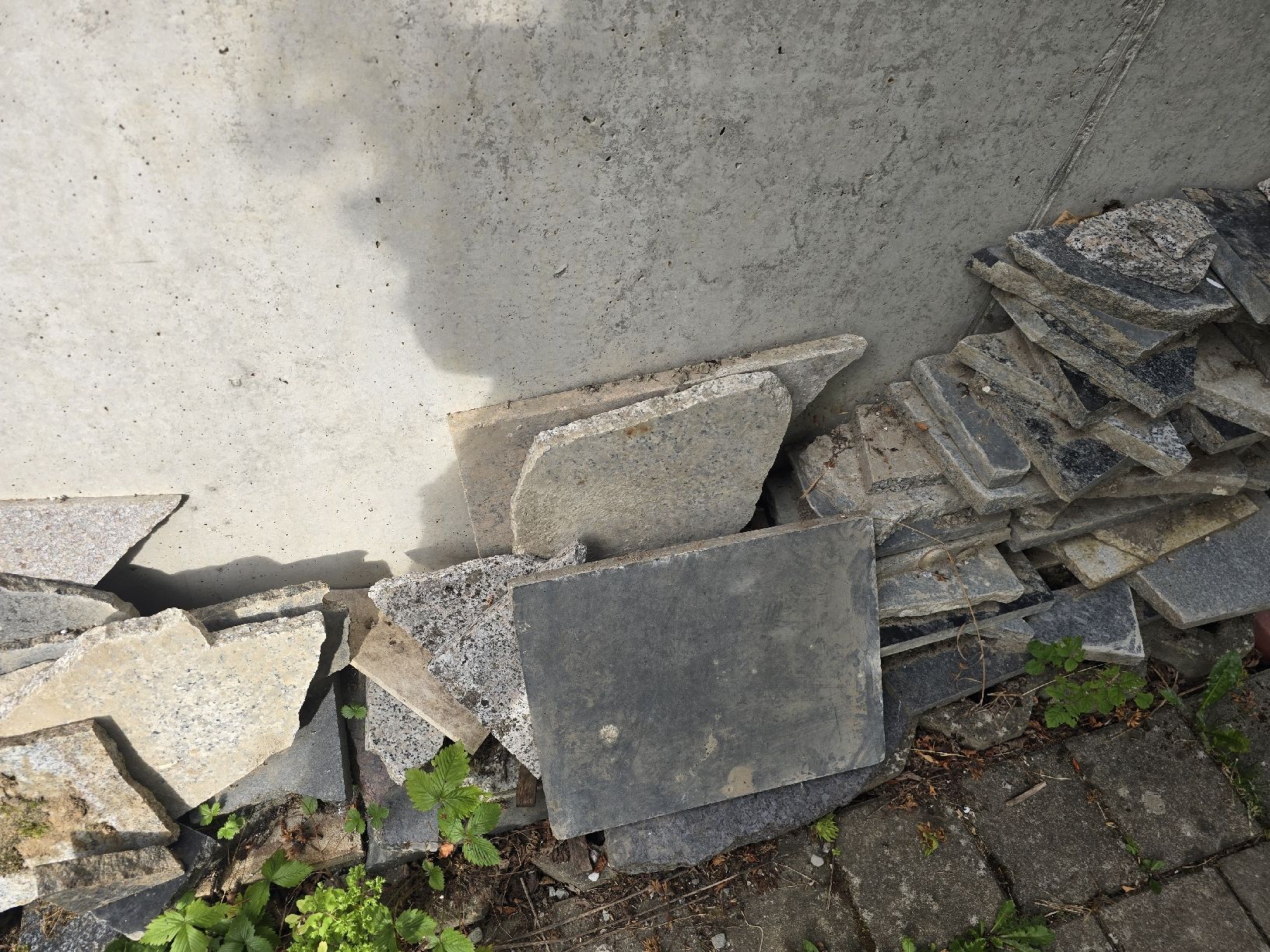 Rivestimenti per pavimenti: Gartenprojekt Herbst: Bruchstein Platten Granit – Usato da St. Ursen venduto da fitmacher1 3