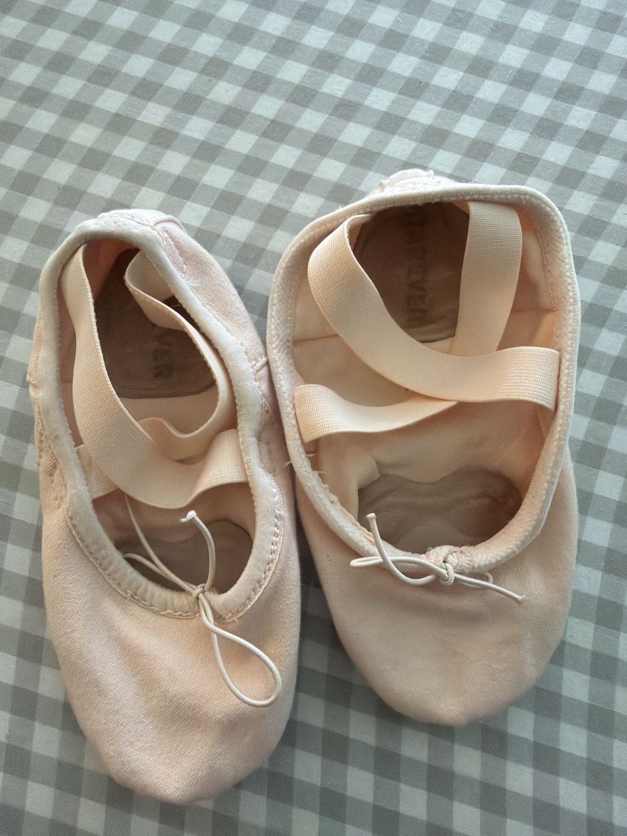 Decathlon Scarpe per ragazze: Ballettschuhe Decathlon, gr 29-30 – Usato da Wettswil venduto da piolla 1