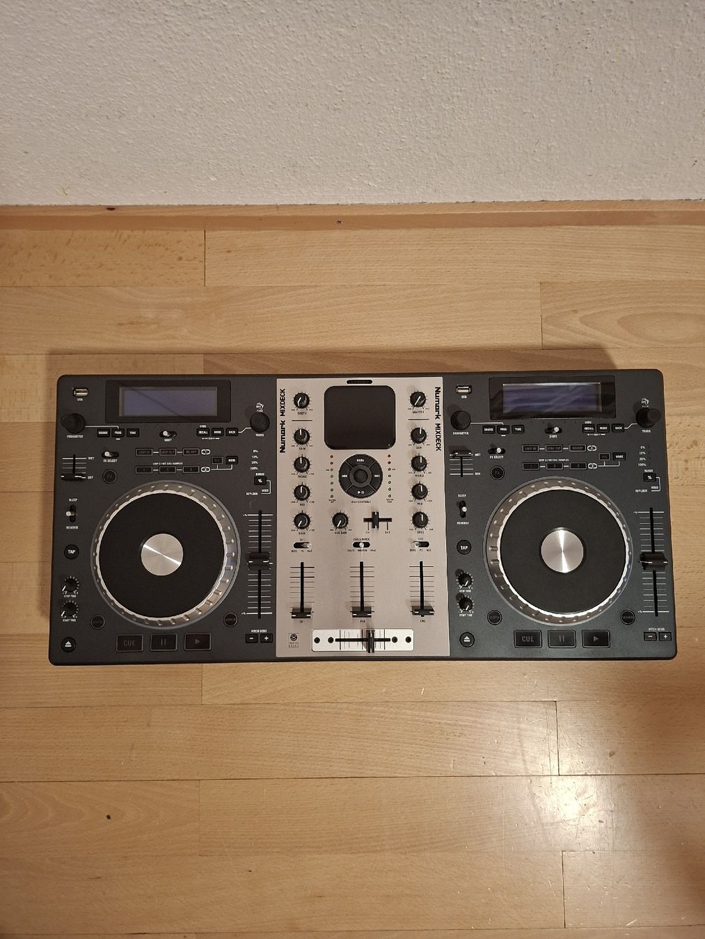 Numark Console di mixaggio: Numark Mixdeck DJ Controller mit Flightcase (Top Zustand) – Usato da Stans venduto da Zibi81