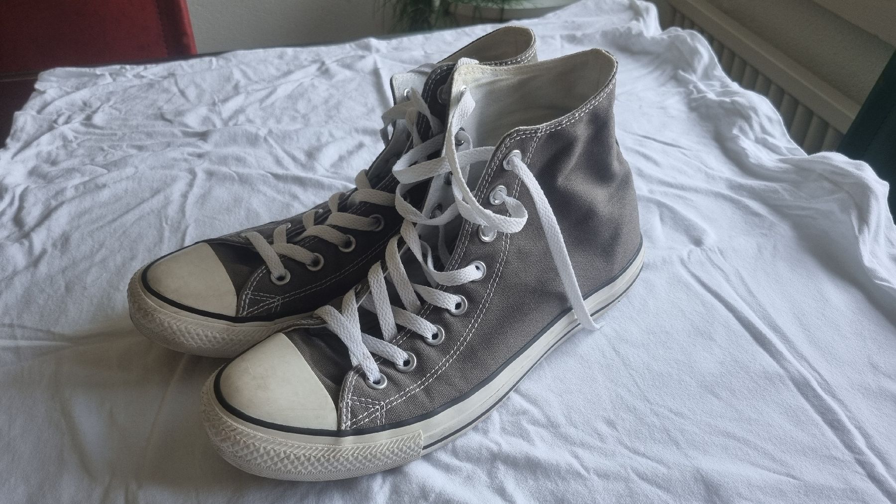 Converse Scarpe da uomo: Converse Chuck Taylor All Star Grau Grösse 42 – Usato da Uster venduto da Worm 1