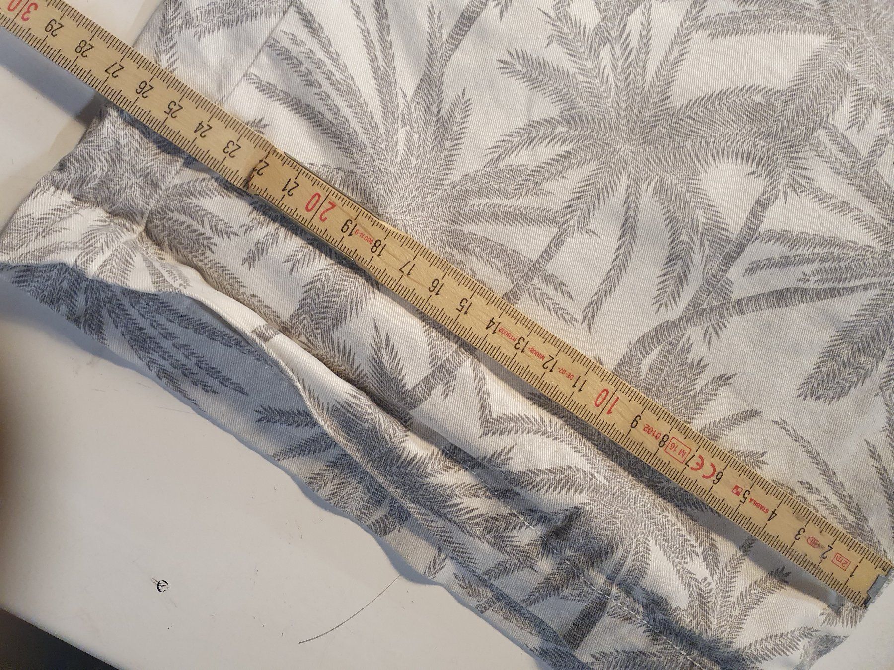 Gap Pantalons: GAP Shorts Palmenmuster grösse 34 – D'occasion à Zürich par loosebone 3