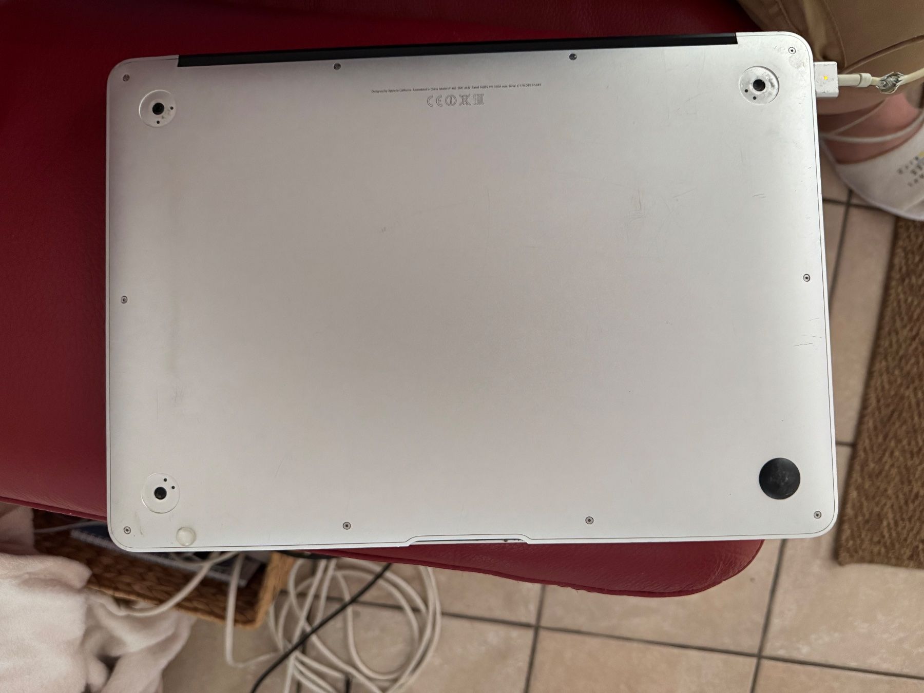 Apple Notebooks: MacBook Air 13" A1466 EMC 2632 gebraucht – Gebraucht aus Hunzenschwil von UF61 1
