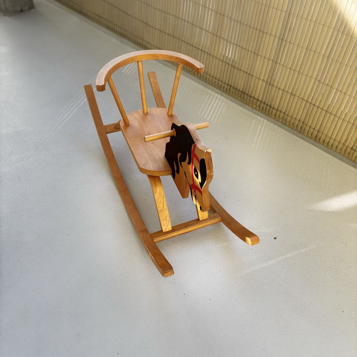 Jouets: Schaukelpferd aus Holz – D'occasion à Niederwangen b. Bern par muidop 1