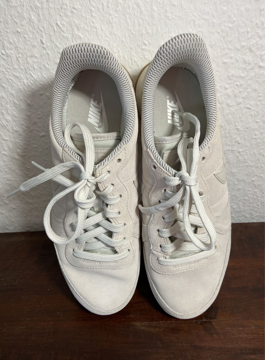 Nike Scarpe da donna: Nike Sneaker Schuhe Gr. 40 hellgrau – Nuovo (secondo la descrizione) da Fislisbach venduto da KolibriSecondhand 8