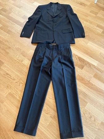 Anzug (Blazer und Hose) auf Wolle Gr. 48 wie neu
