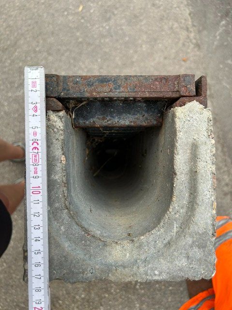Sonstiges für Büro & Gewerbe: Wasserrinne / Schwerlastrinne – Gebraucht aus Gommiswald von kl98 2