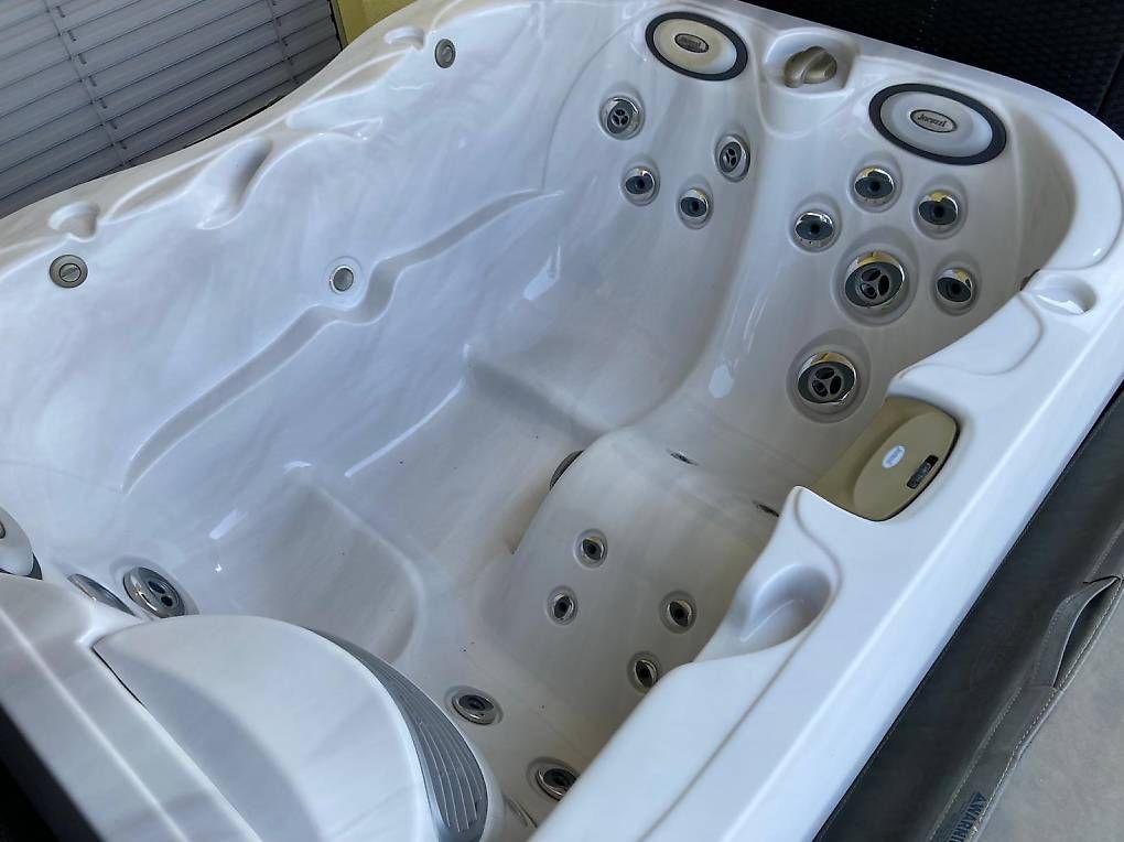 Whirlpool: VENDO JACUZZI  – Usato da Vairano venduto da lan_j8jn 3