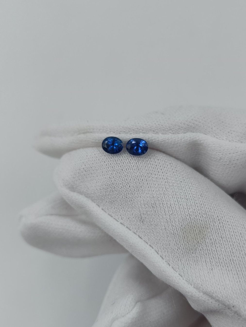 Edelsteine: 2 BLAUE OVALE SAPHIRE 0.96 CT. – Gebraucht aus Luzern von EdiGem 9