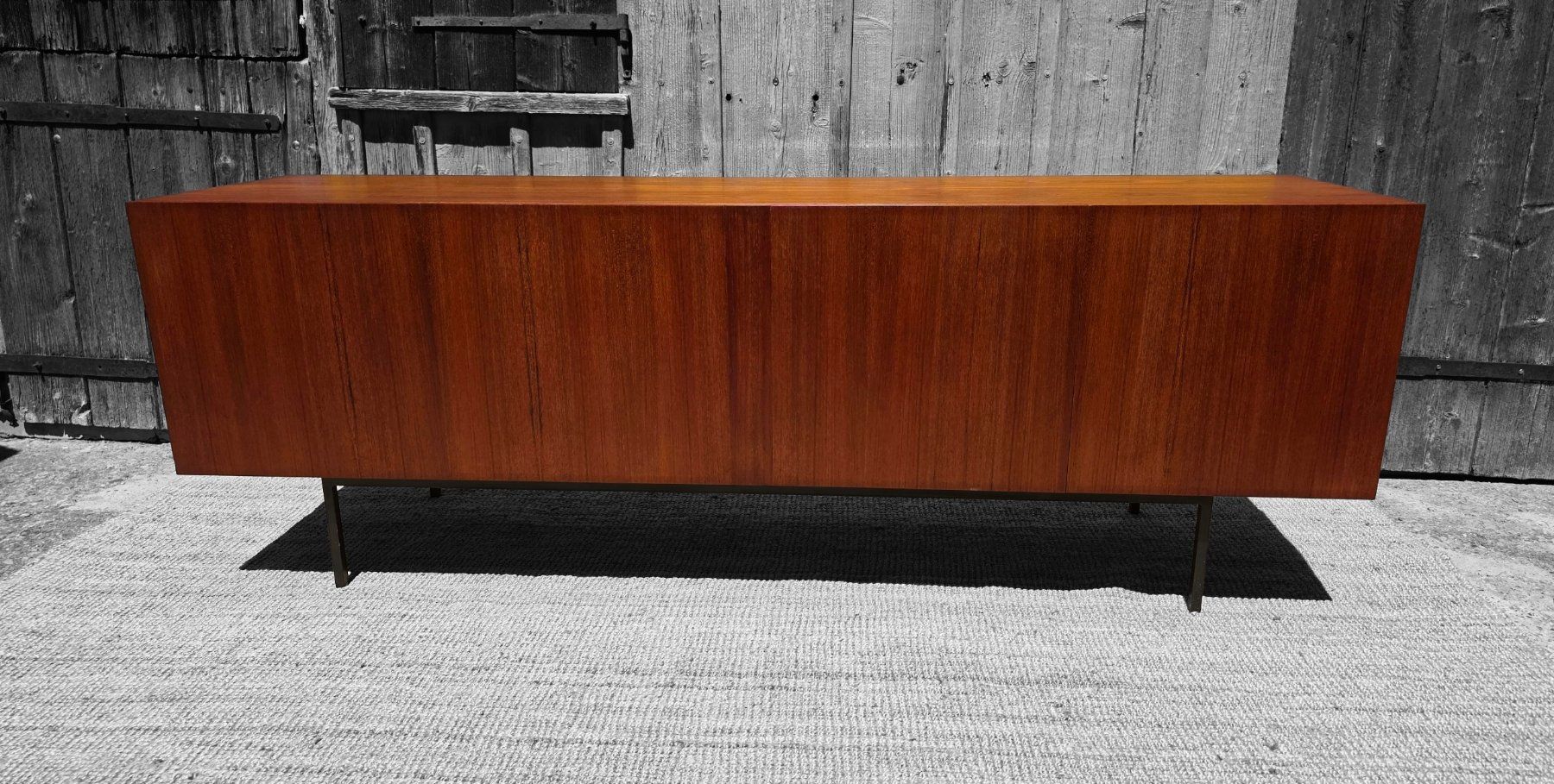 Idealheim Kommoden: B40 Teak Sideboard  Dieter Wäckerlin  Idealheim restauriert – Gebraucht aus Haslen AI von Vintagelix