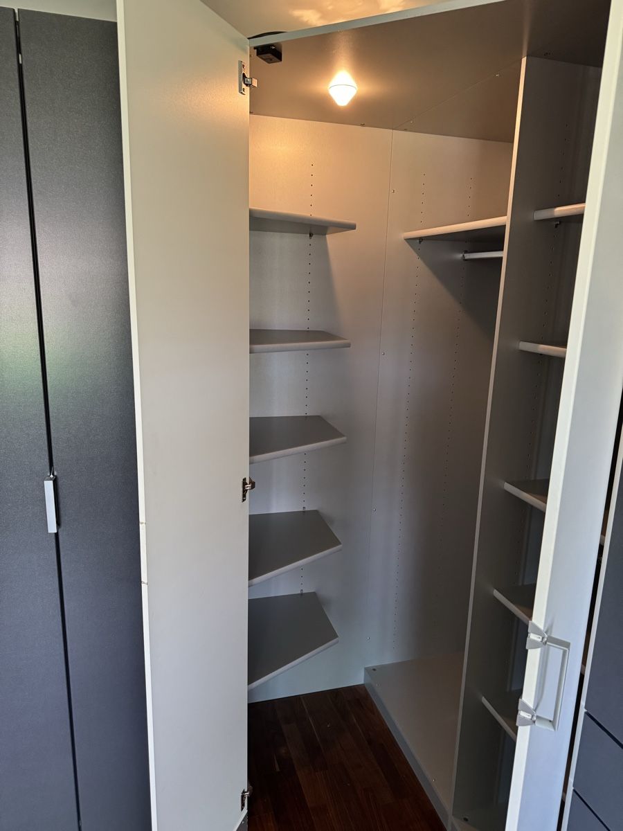Armoires: Eckschrank  – D'occasion à Wettingen par beki14 3