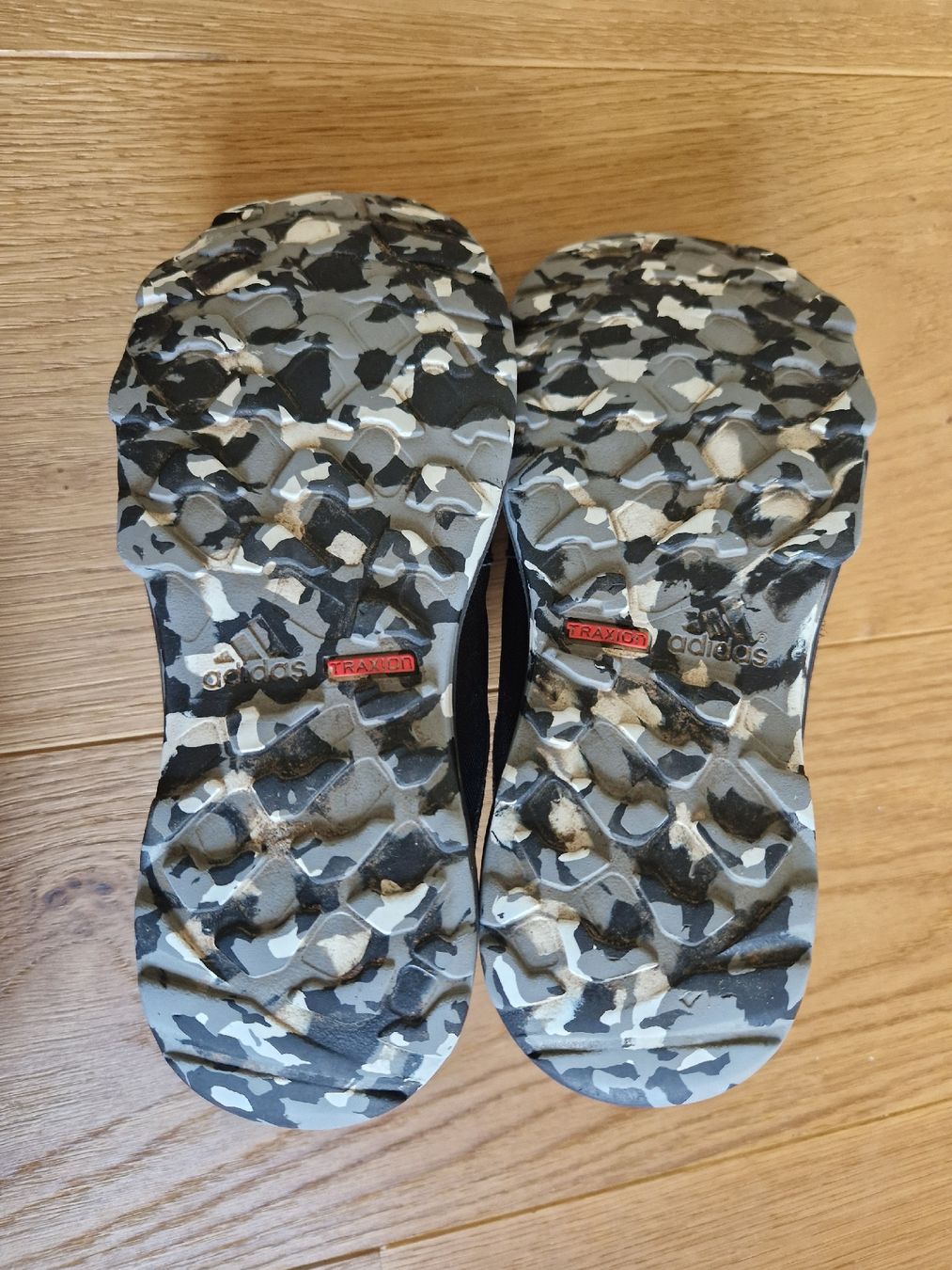 Adidas Scarpe per ragazzi: Kinderschuh Adidas Terrex schwarz Grösse 32 – Usato da Winterthur venduto da Tobolog 1