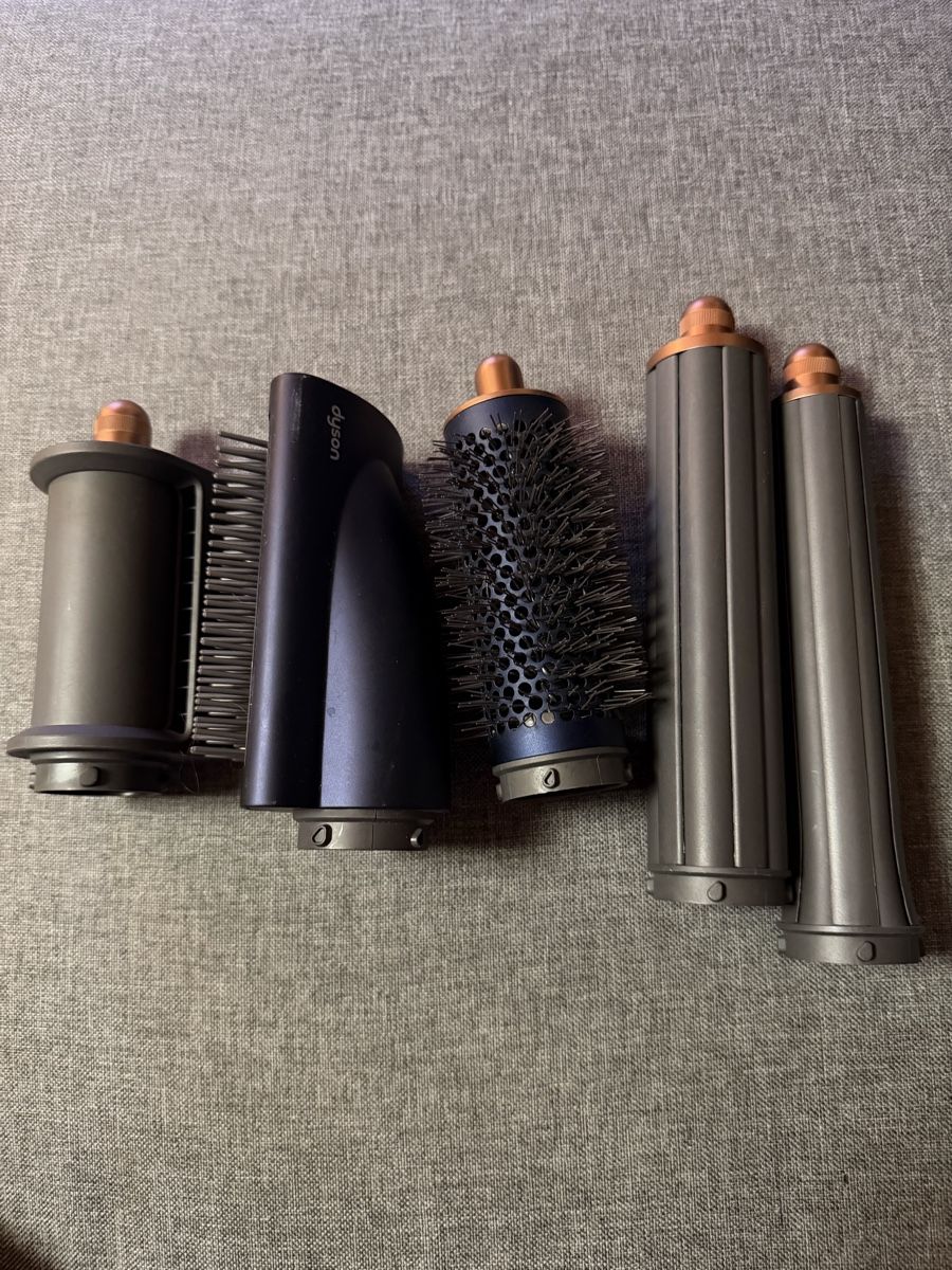 Dyson Sèche-cheveux: Dyson Airwrap Multi-Styler HS05 – D'occasion à Gettnau par svnnja 1