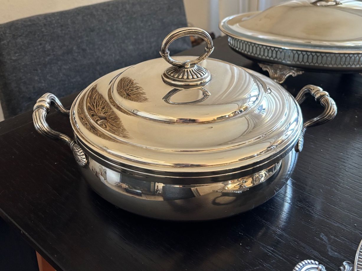 Servierplatten: Deckel Servierplatte mit Pyrex Einsatz - versilbert – Gebraucht aus Egg b. Zürich von sus_8rnb