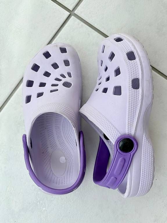 Scarpe da uomo: Kinderschuhe Gr. 32 violett – Usato da Dietlikon venduto da Pmt_zh