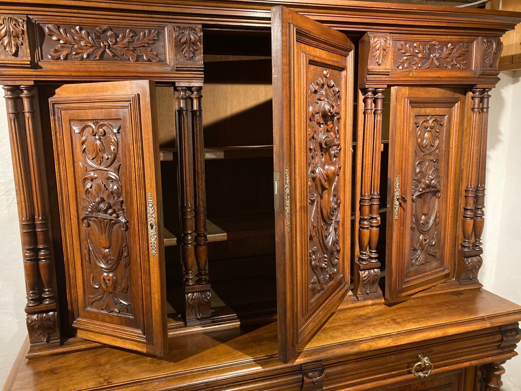 Credenze: Nussbaum Barock Massivholz Buffet – Usato da Burgistein venduto da Hohlenwegen 3