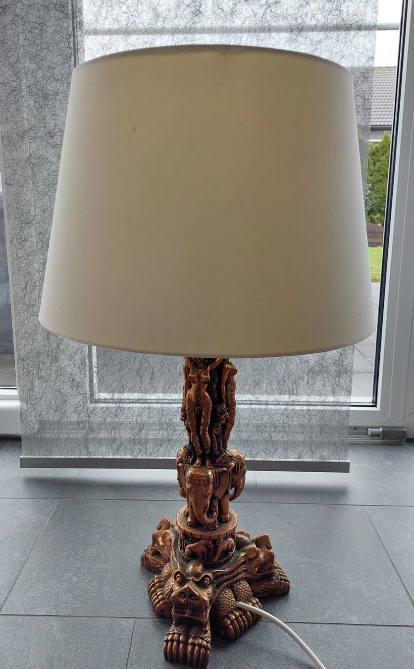 Lampade: Grosse Lampe mit Messingfuss, Asiatisch – Usato da Subingen venduto da K7passt_immer