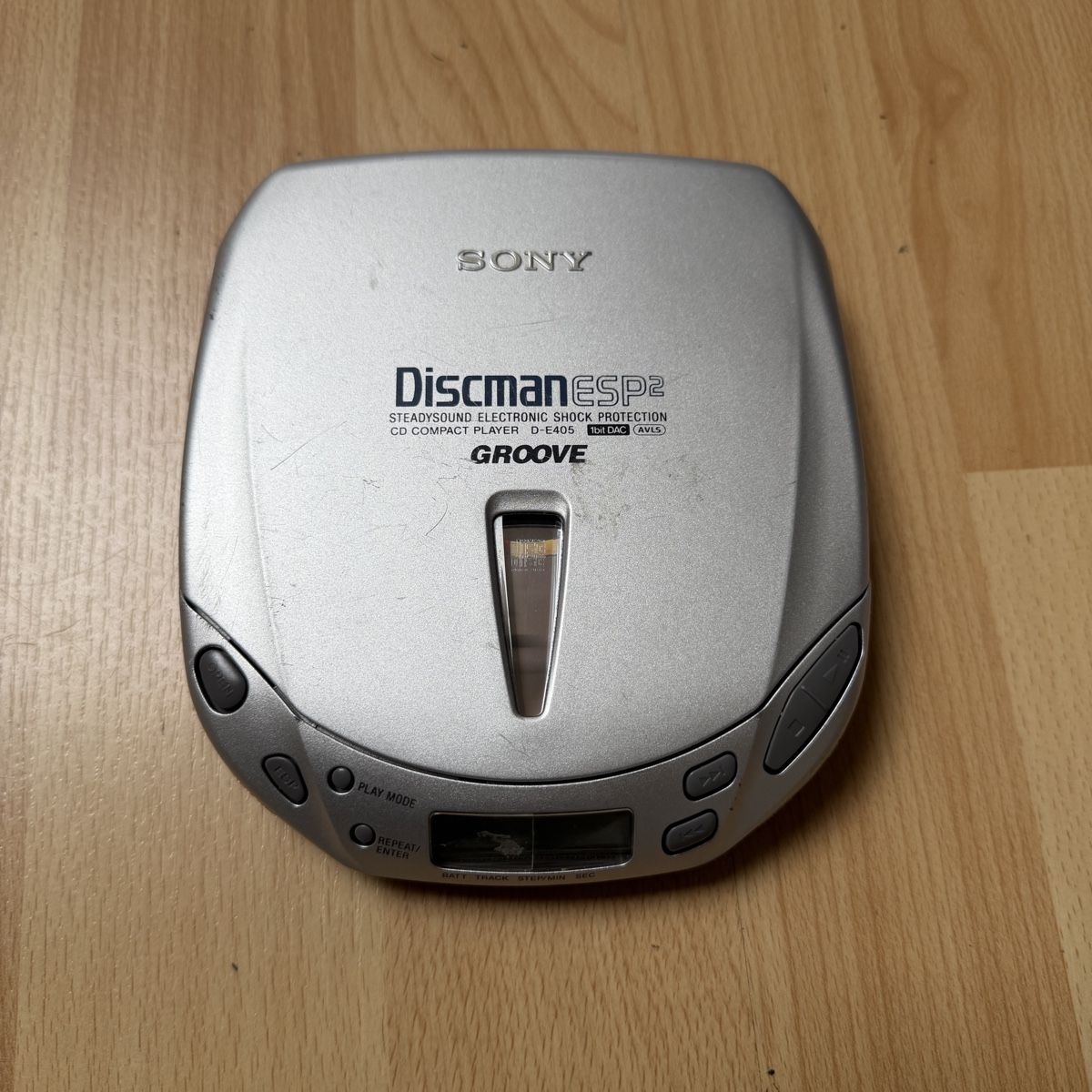 Sony Lettore multimediale portatile: Sony Discman D-E405 CD-Player silbern gebraucht – Usato da Thun venduto da BanjoDan