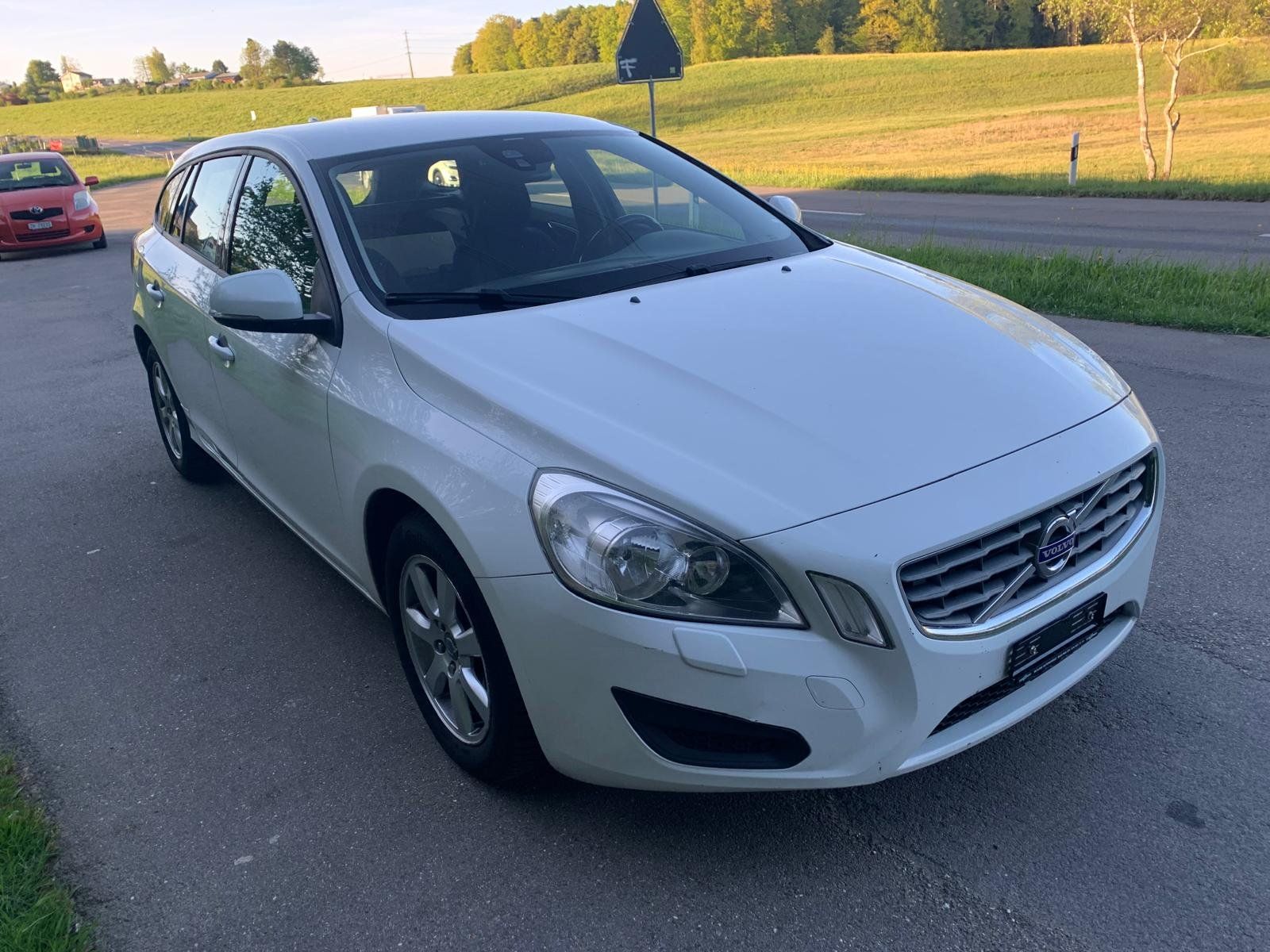 Volvo Automobili: Volvo V60 D3 frisch MFK – Usato da Wetzikon ZH venduto da cobra039 5