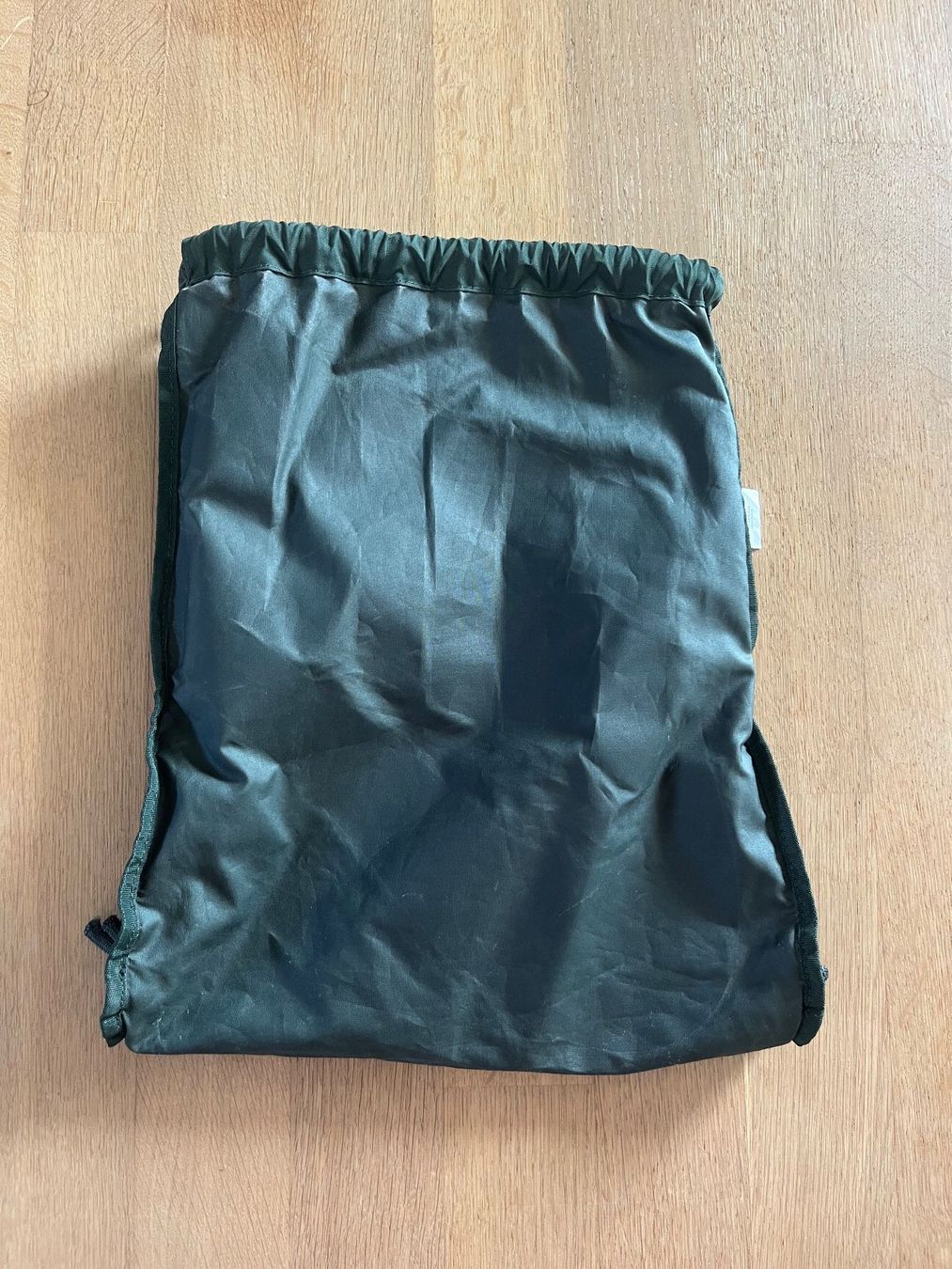 Nike Zaini: Nike Rucksack/Turntasche drawstring backpack dunkel grün – Usato da Laupen BE venduto da lee_ym6v 2