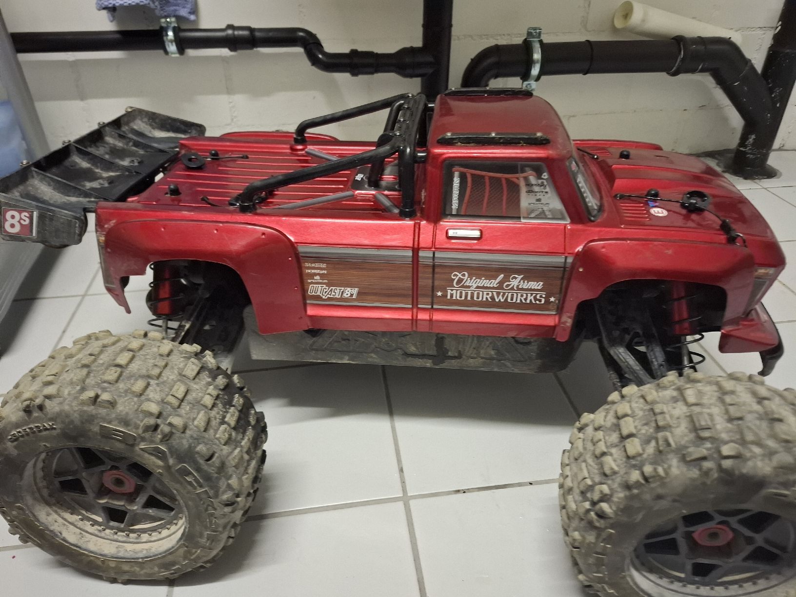 Arrma Modellismo RC: arrma 8s outcast – Usato da Schönenberg ZH venduto da Loecross1 1