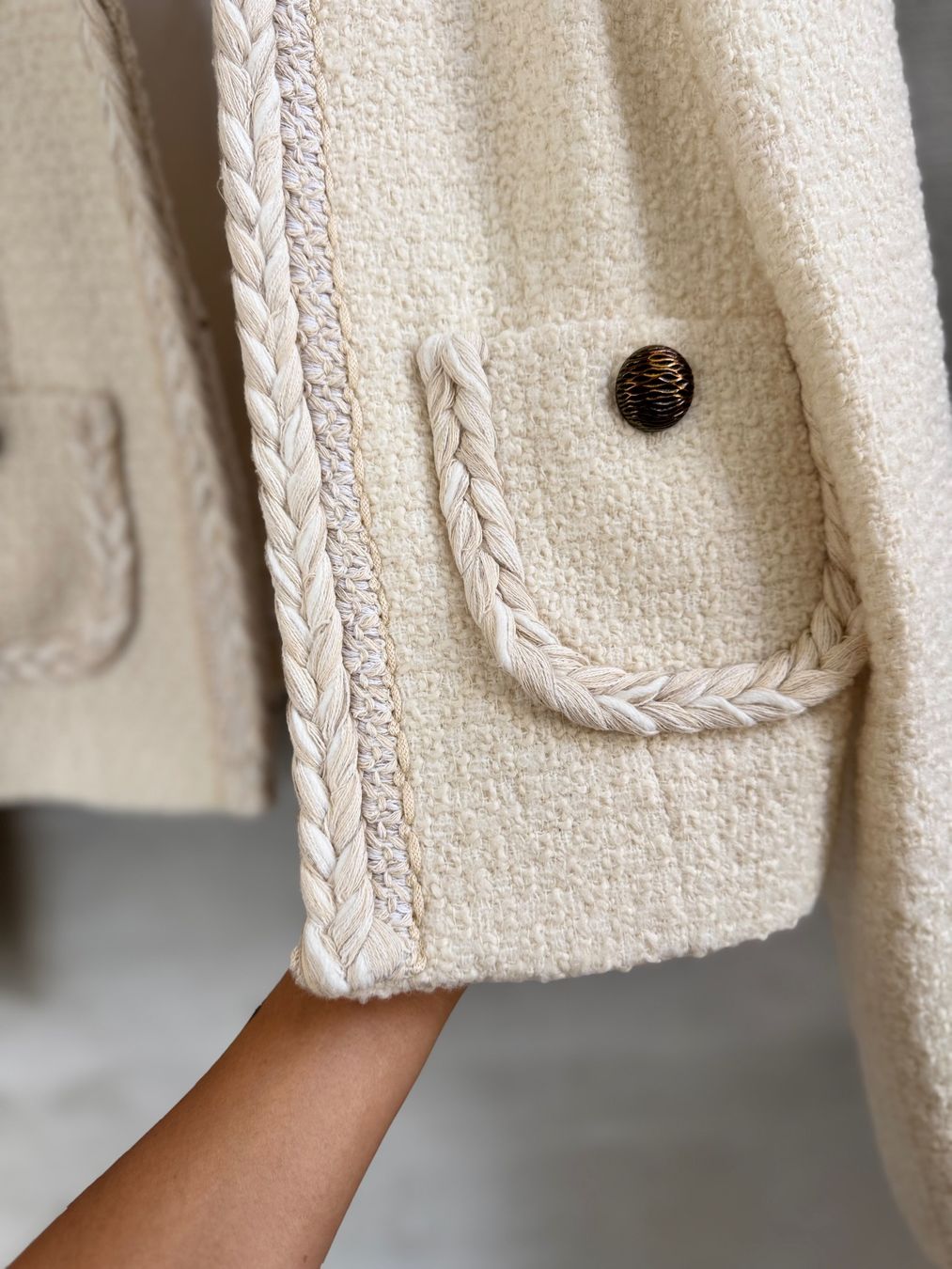 Massimo Dutti Giacche: Massimo Dutti Tweed Cropped Textured Jacket Studio – Usato da Zürich venduto da camenk 9