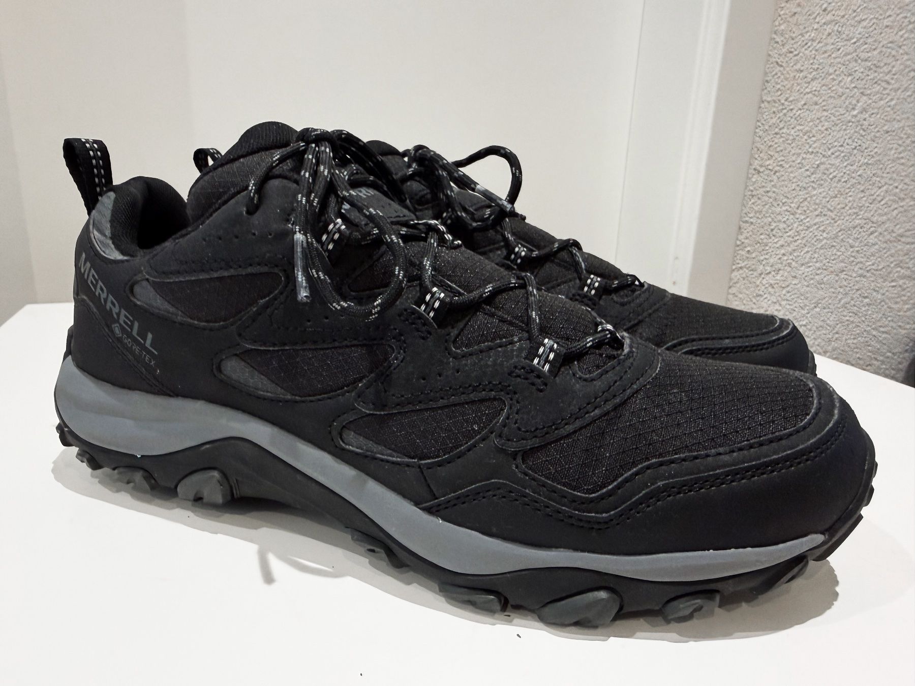 Merrell Scarpe da uomo: Merrell Gore-Tex Wanderschuhe Trekkingschuhe Schwarz Gr. 44 – Usato da Dietikon venduto da Angy94 1