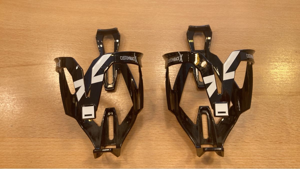 Ersatzteile: 2x CUSTOM RACE Flaschenhalter schwarz weiss – Gebraucht aus Laufenburg von Dinli02