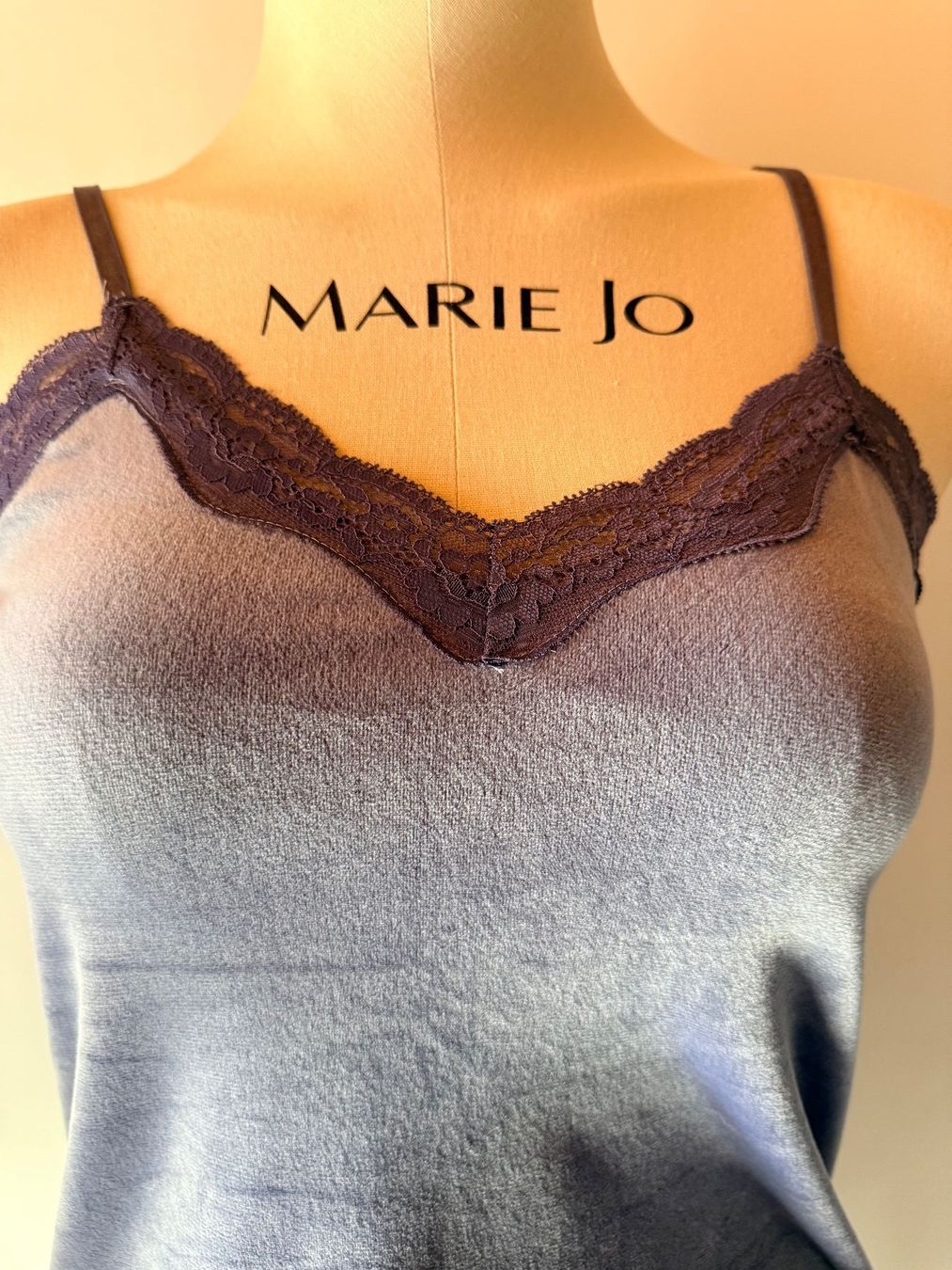 Hunkemöller Top: HUNKEMÖLLER, Cami VELOURS Scallop, Grösse M, Farbe Lila – Nuovo e nell'imballaggio originale da Rudolfstetten venduto da gst_g7xl 1