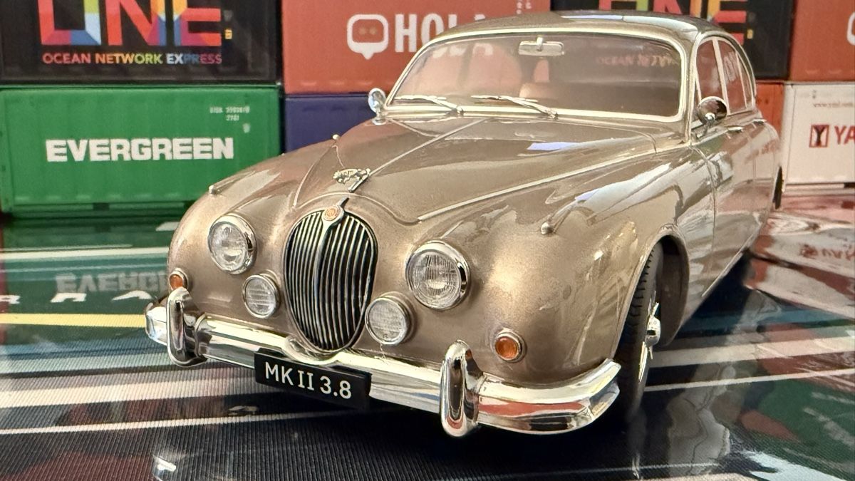 Jaguar Modellautos: Jaguar MKII 3.8 Champagner Gold – Neu (gemäss Beschreibung) aus Basel von Zomeg 2