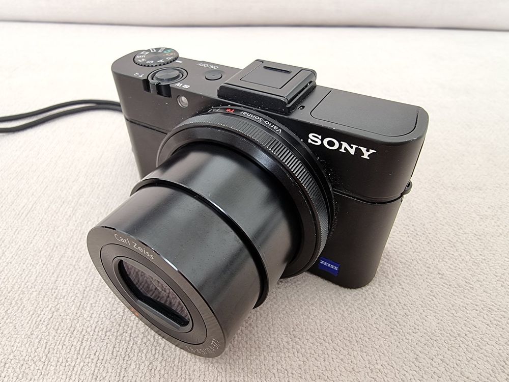 Sony DSC-RX100 VA Kompaktkamera (Carl Zeiss Vario Sonnar T*, 20,1 MP