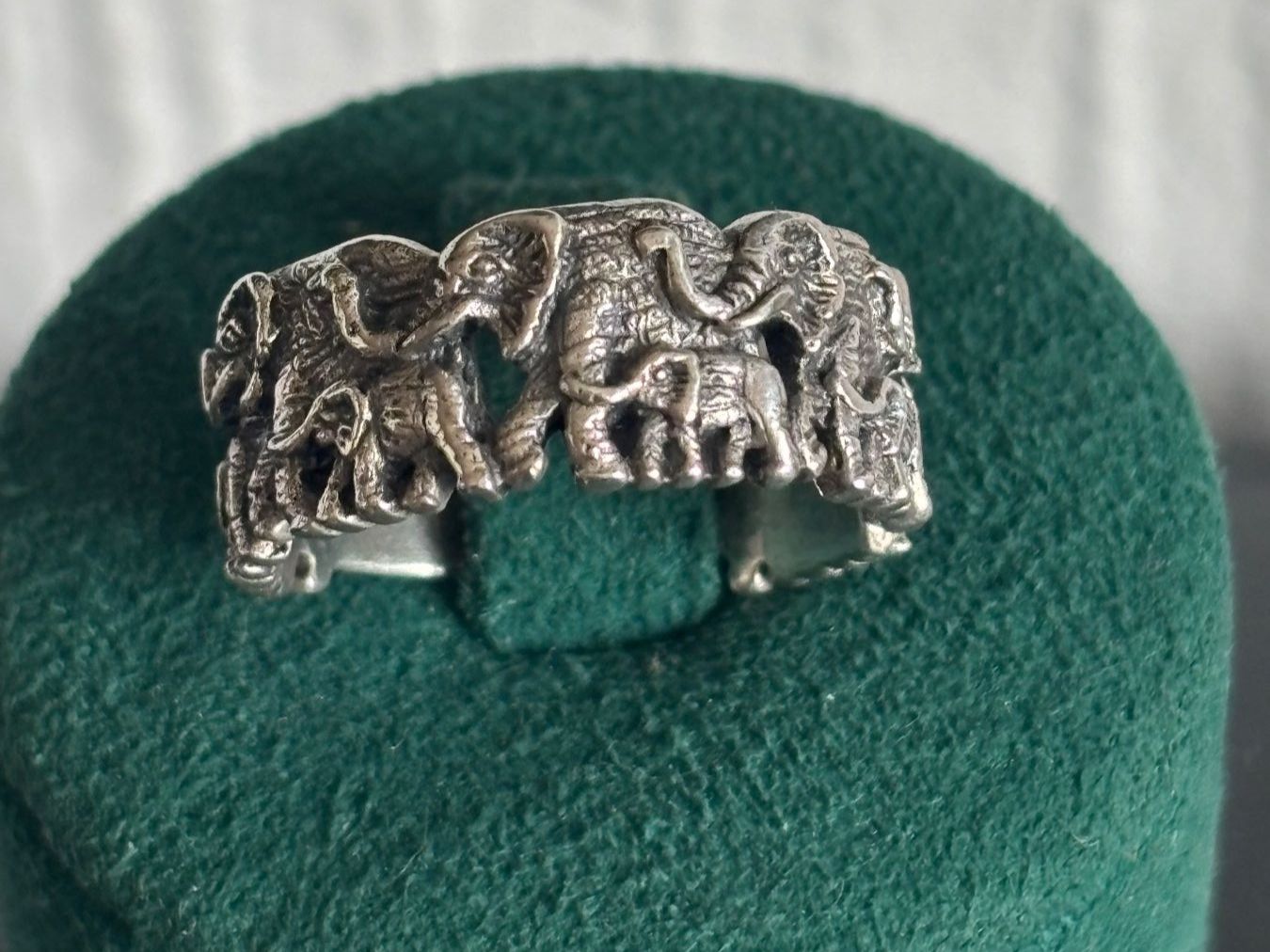 Anelli: Bague Éléphants en argent 925 ,taille 56, – Usato da Peseux venduto da Cresus27 7