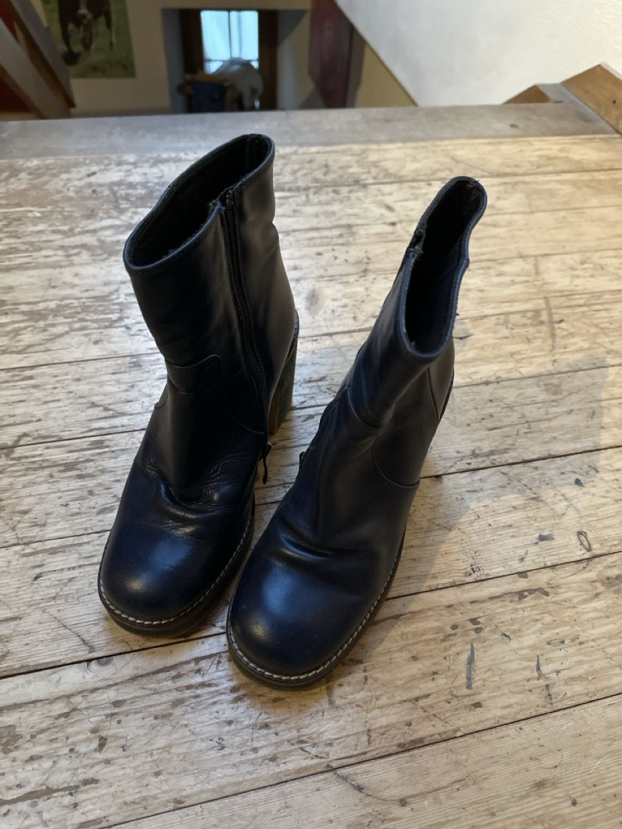 Scarpe da donna: Stiefelette von Le Walteri – Usato da Donat venduto da troja007