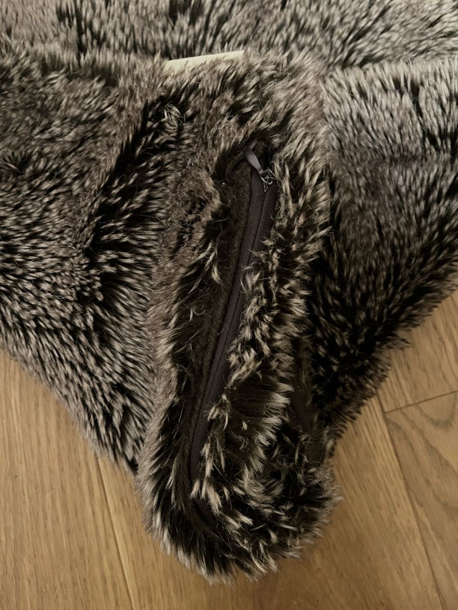 Kissen: Coussin imitation fourrure Winter Home brun – Neu (gemäss Beschreibung) aus St. Prex von Nikolletta 1