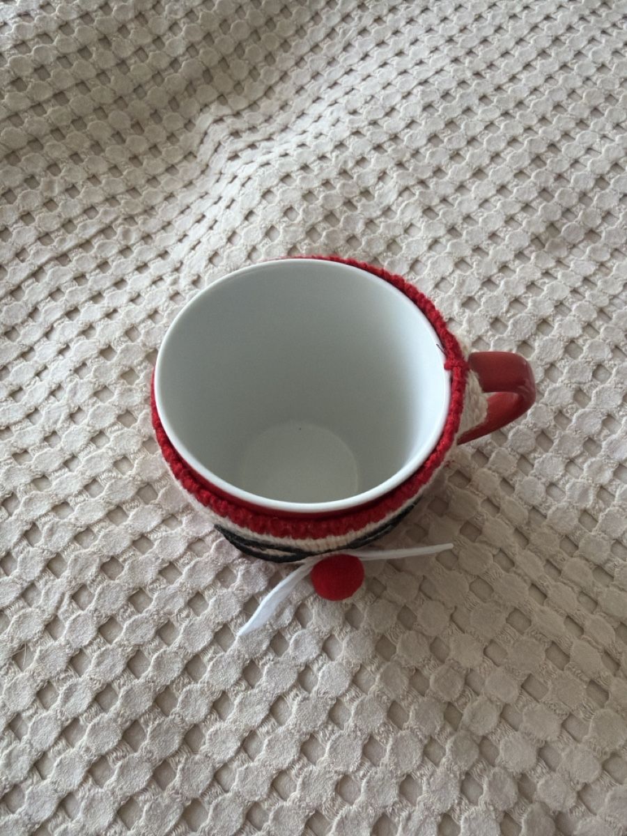 Tasses: Becher mit Weihnachtsmann- Strickhülle  – D'occasion à Endingen par BuffyCreamy 1