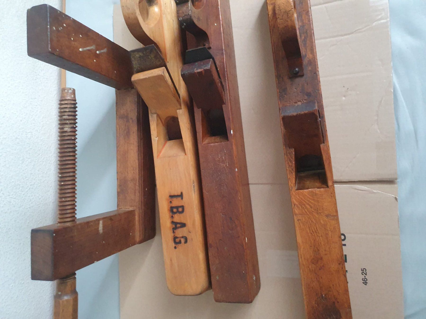 Alle Werkzeuge: 3 Handhobel und 1 grosse Holz-Schraubzwinge – Gebraucht aus Basel von FirstClass4000 5